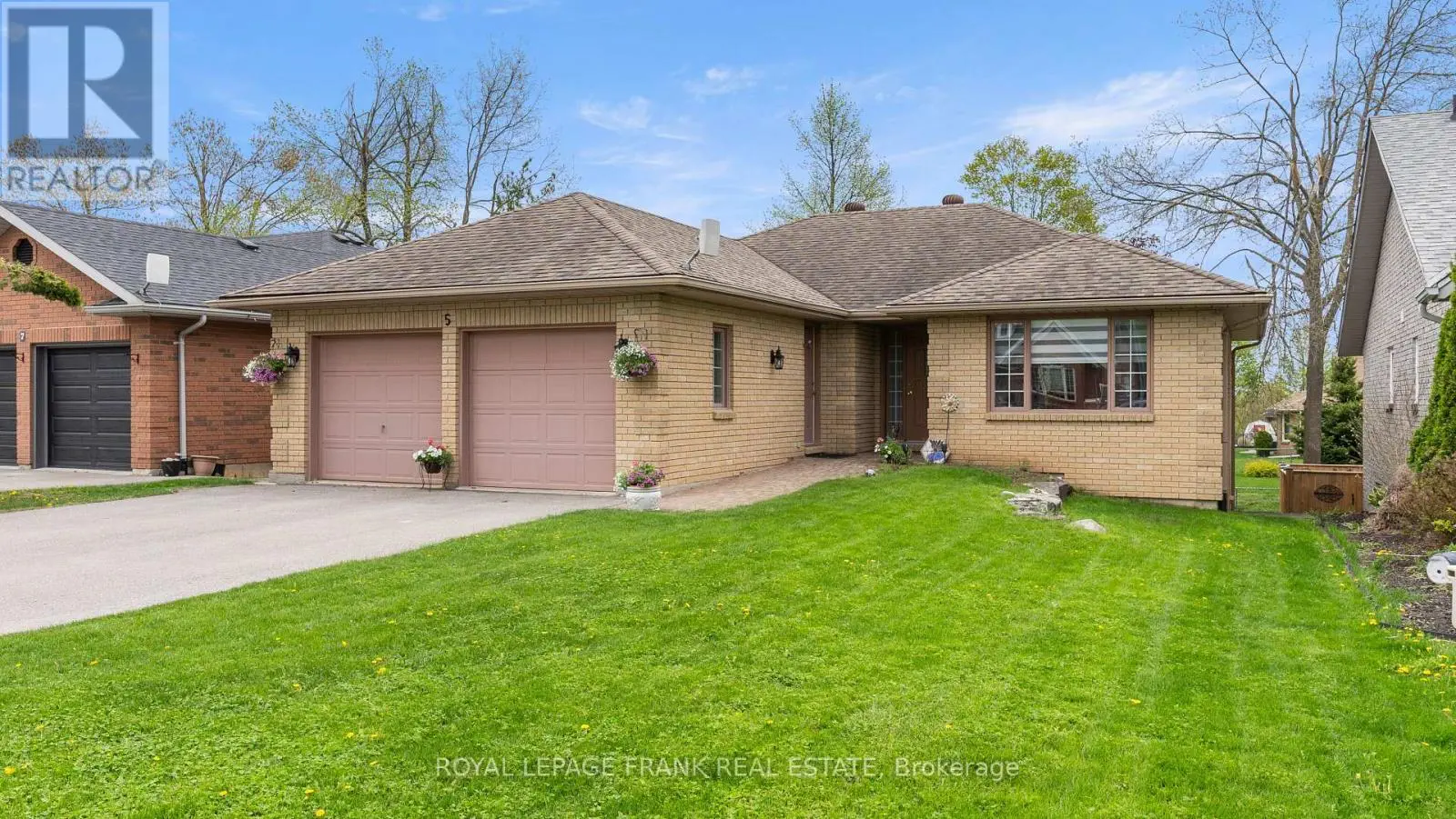 5 Hillview Drive, Kawartha Lakes, Ontario  K0M 1A0 - Photo 1 - X12153687