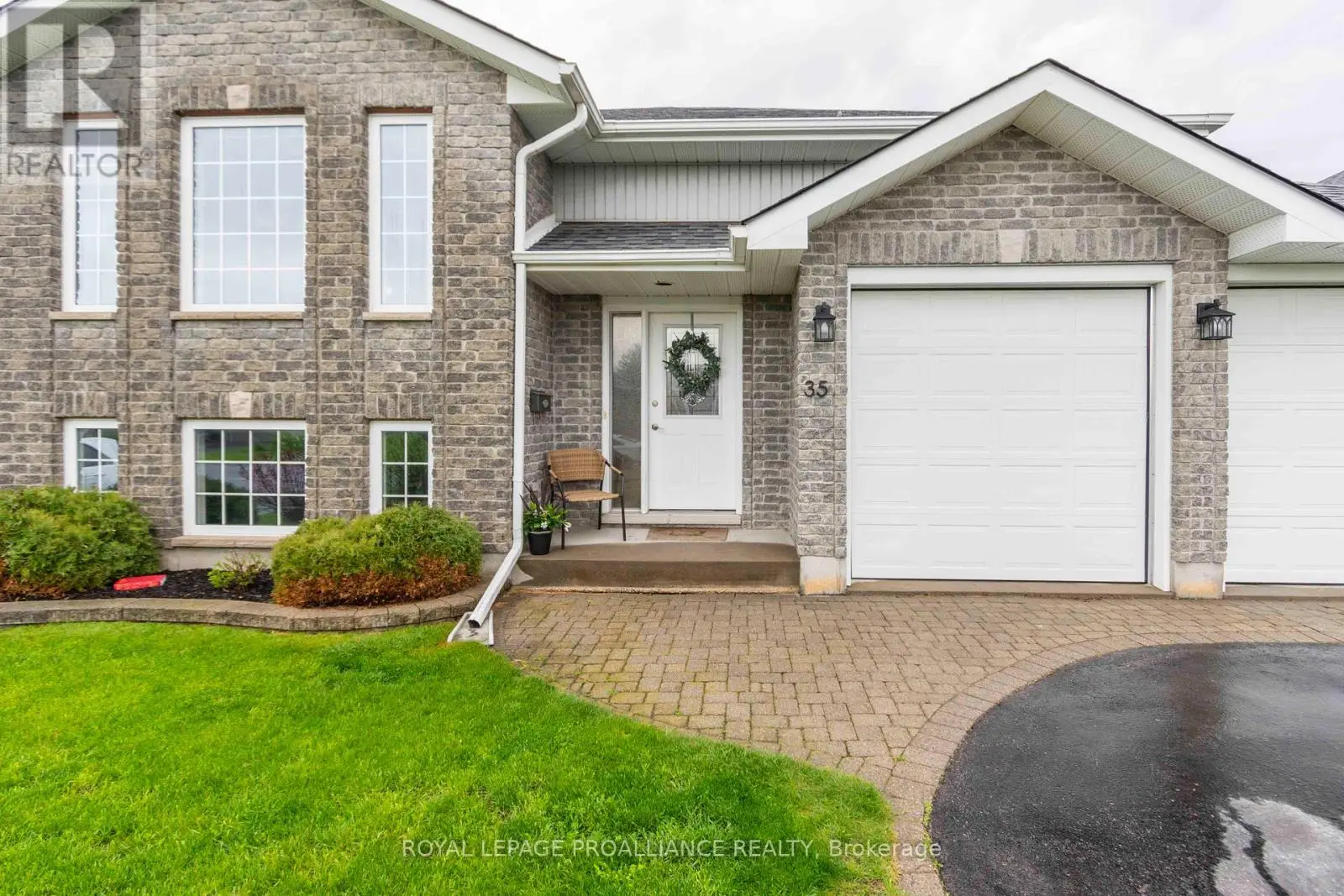 35 Belvedere Road, Quinte West, Ontario  K8V 4A9 - Photo 2 - X12154857