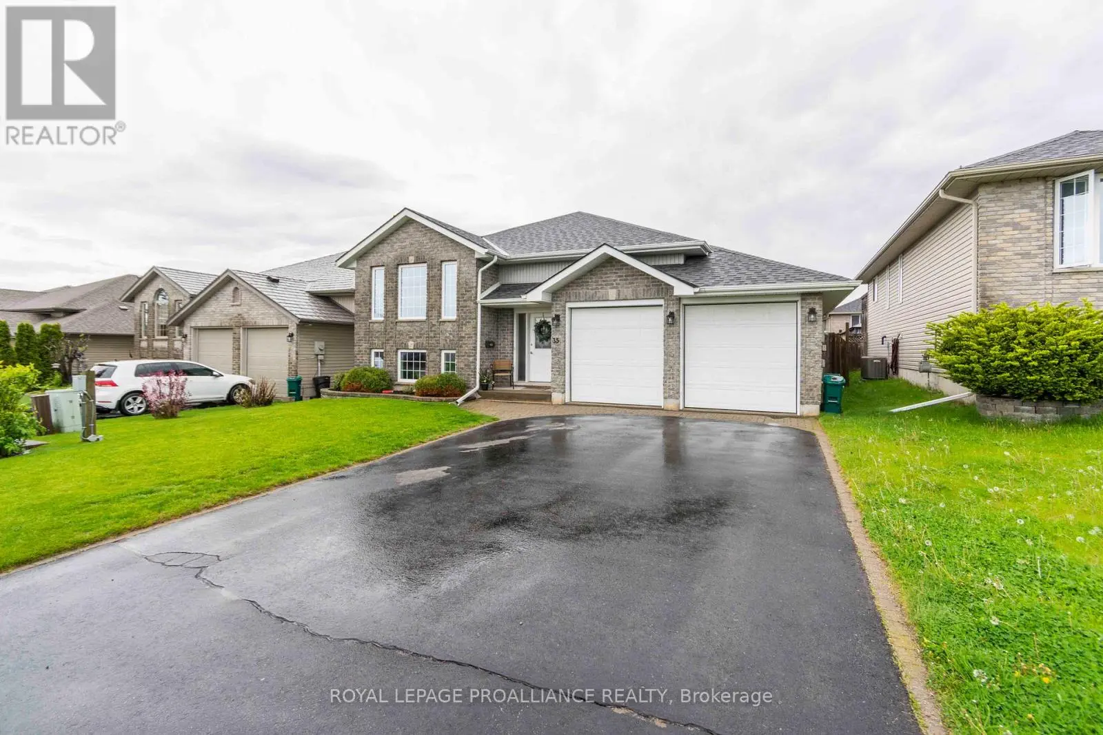 35 Belvedere Road, Quinte West, Ontario  K8V 4A9 - Photo 3 - X12154857