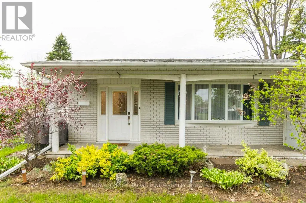 17 Edgeview Drive, Quinte West, Ontario  K8V 3G2 - Photo 2 - X12154888