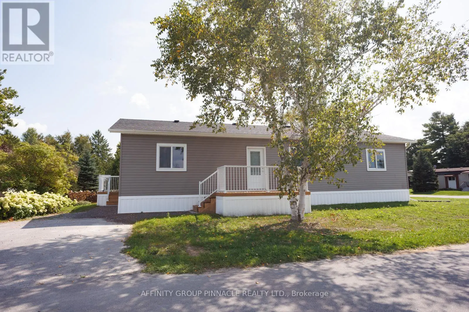 16 Park Street, Kawartha Lakes, Ontario  K9V 0H7 - Photo 2 - X12155415