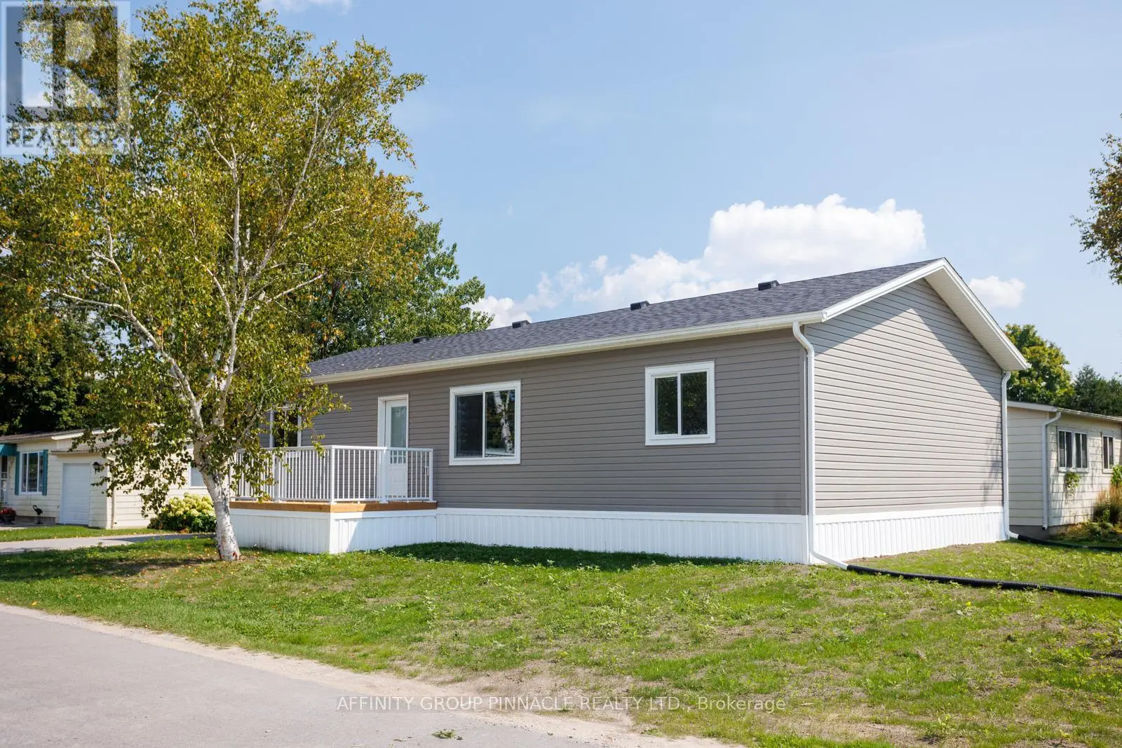16 Park Street, Kawartha Lakes, Ontario  K9V 0H7 - Photo 3 - X12155415