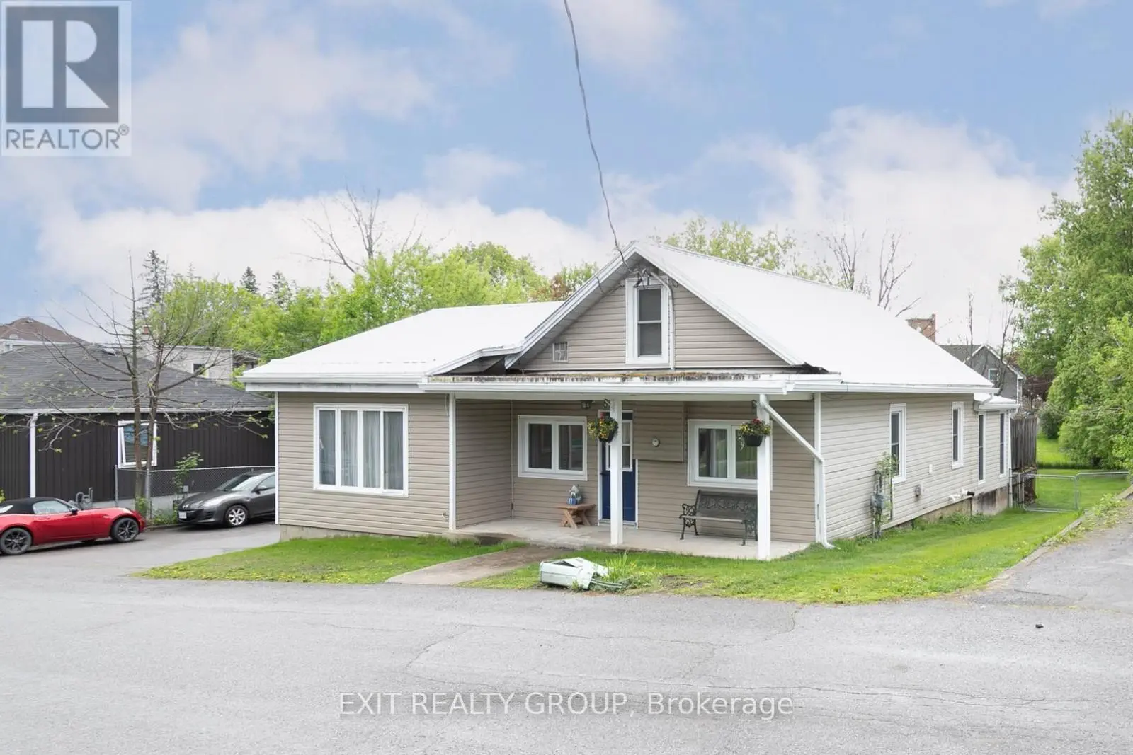 11 Finnegan Drive, Quinte West, Ontario  K0K 2C0 - Photo 2 - X12155662