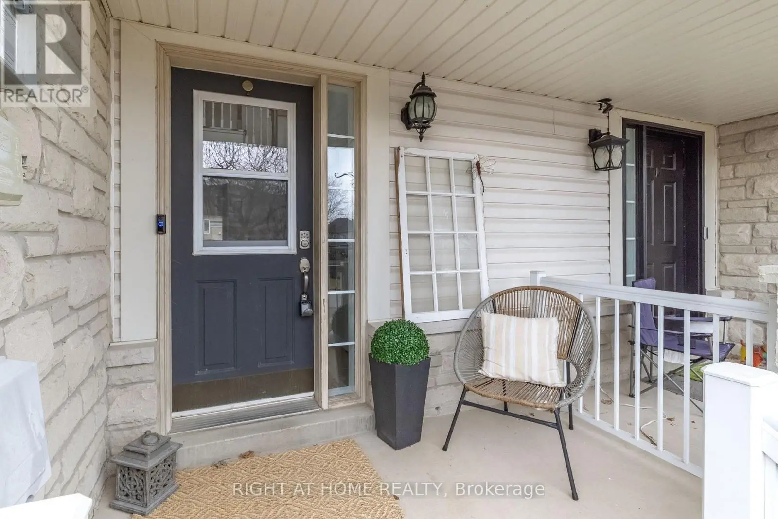 14 Dodds Square, Clarington, Ontario  L1C 5N1 - Photo 2 - E12156208