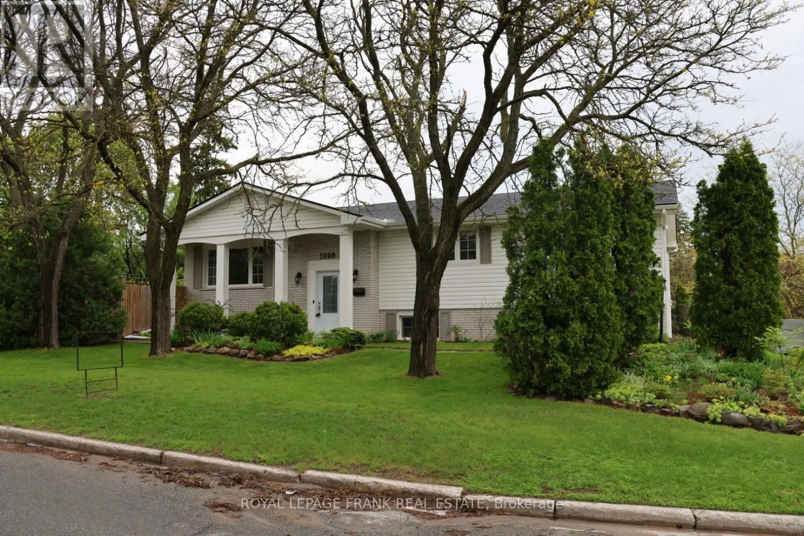 1690 PINEHILL DRIVE, Peterborough West, Ontario