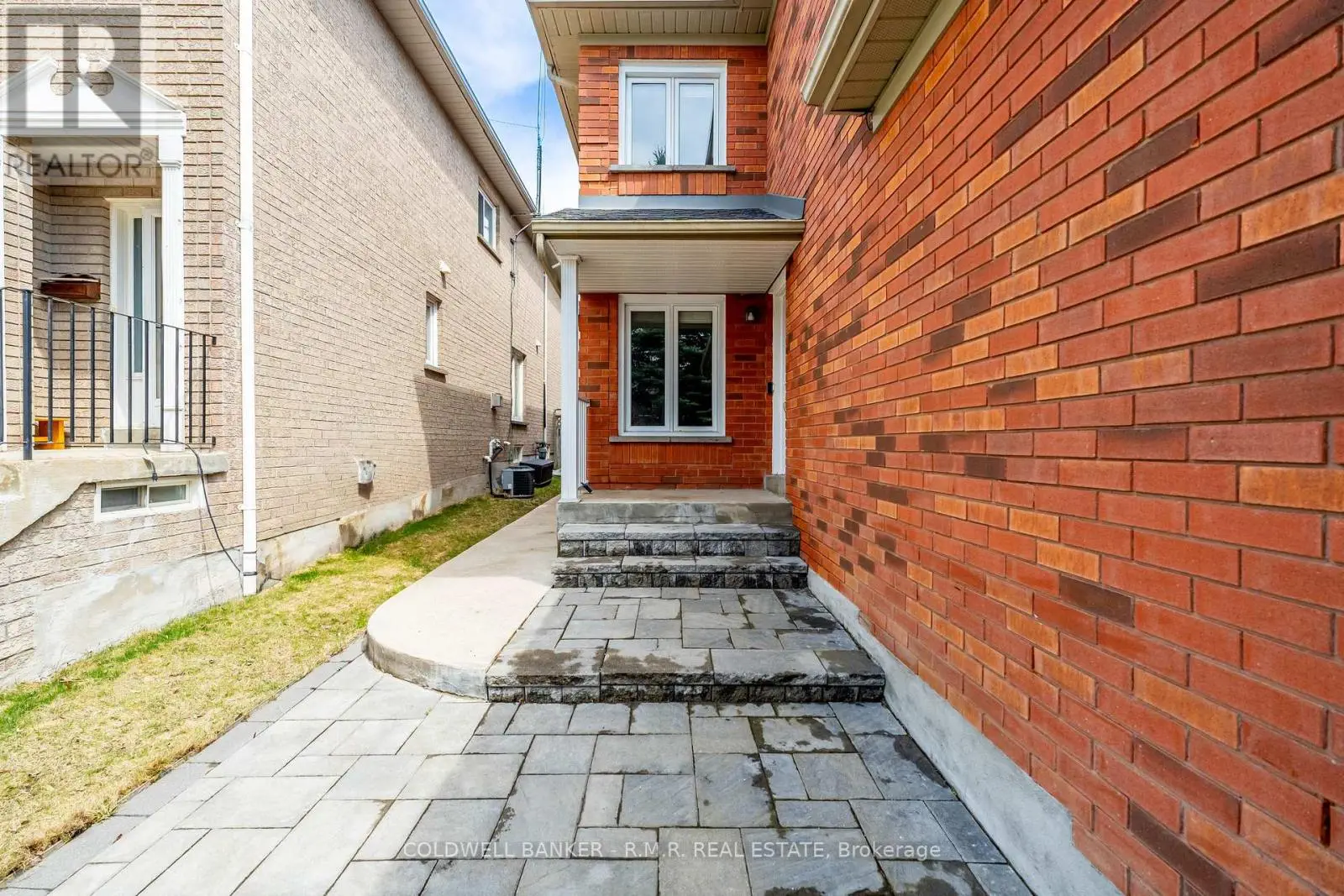 38 Widdifield Avenue, Newmarket, Ontario  L3X 1Z4 - Photo 3 - N12156543