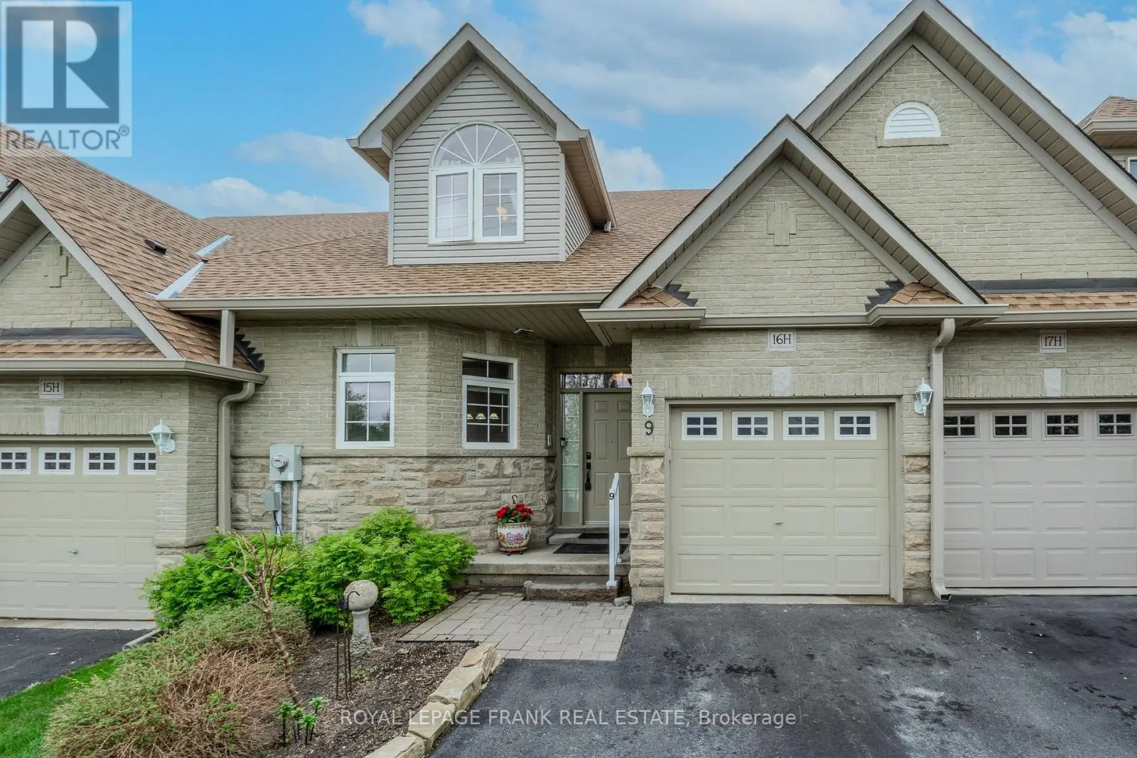 9 Eglington Street, Kawartha Lakes, Ontario  K9V 6K6 - Photo 1 - X12147941