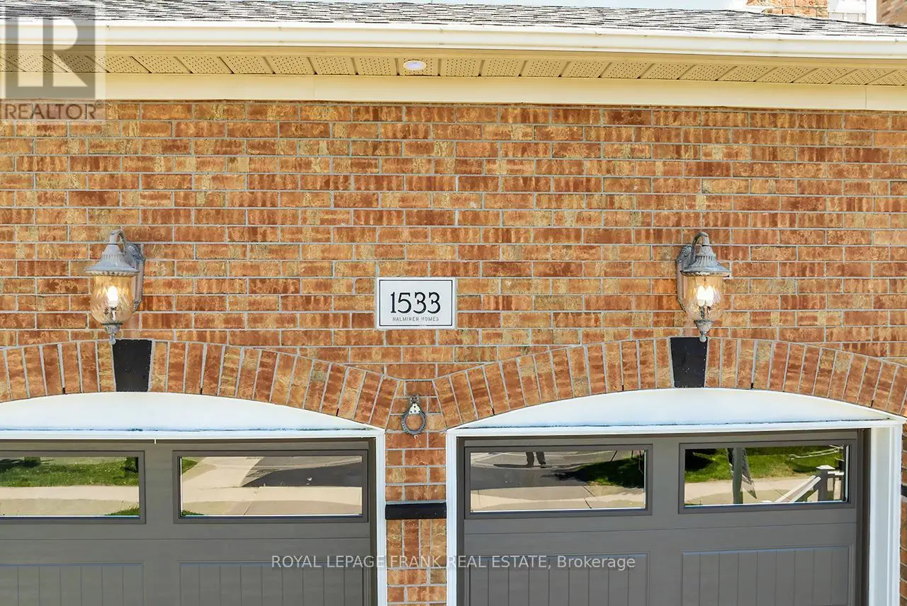 1533 Clearbrook Drive, Oshawa, Ontario  L1K 2P6 - Photo 3 - E12158089