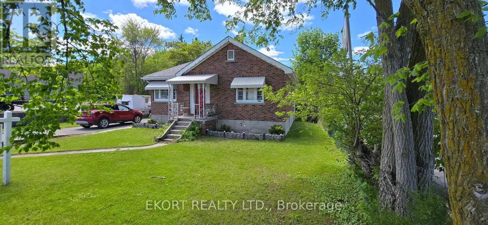 236 North Front Street, Belleville, Ontario  K8P 3C2 - Photo 1 - X12158381