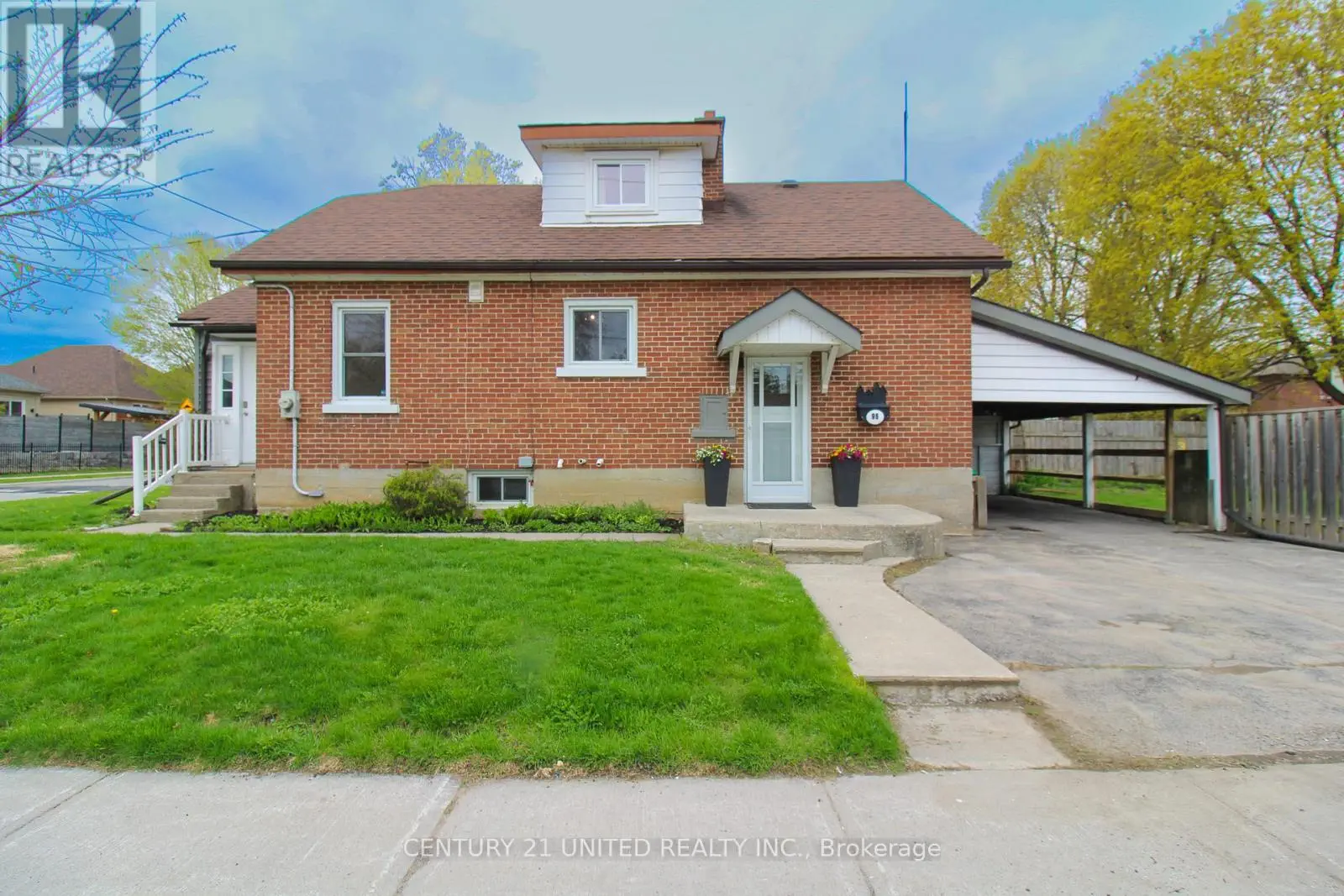 96 Montgomery Street, Peterborough South, Ontario  K9J 1W9 - Photo 3 - X12158747