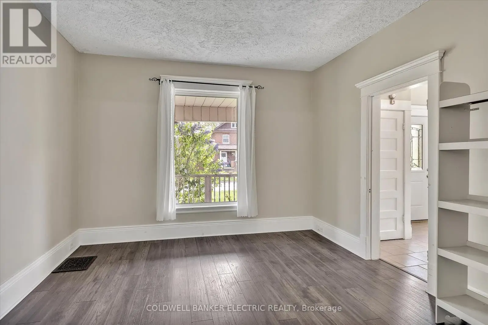 202 Braidwood Avenue, Peterborough South, Ontario  K9J 1V1 - Photo 3 - X12158897