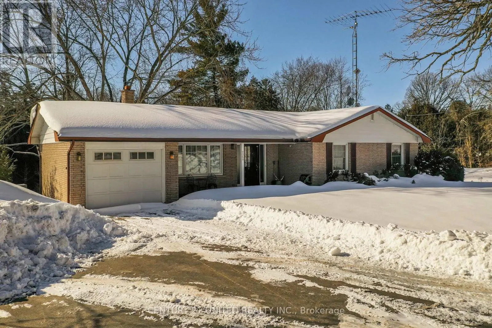 2069 Young's Point Road, Selwyn, Ontario  K0L 2H0 - Photo 1 - X12159467