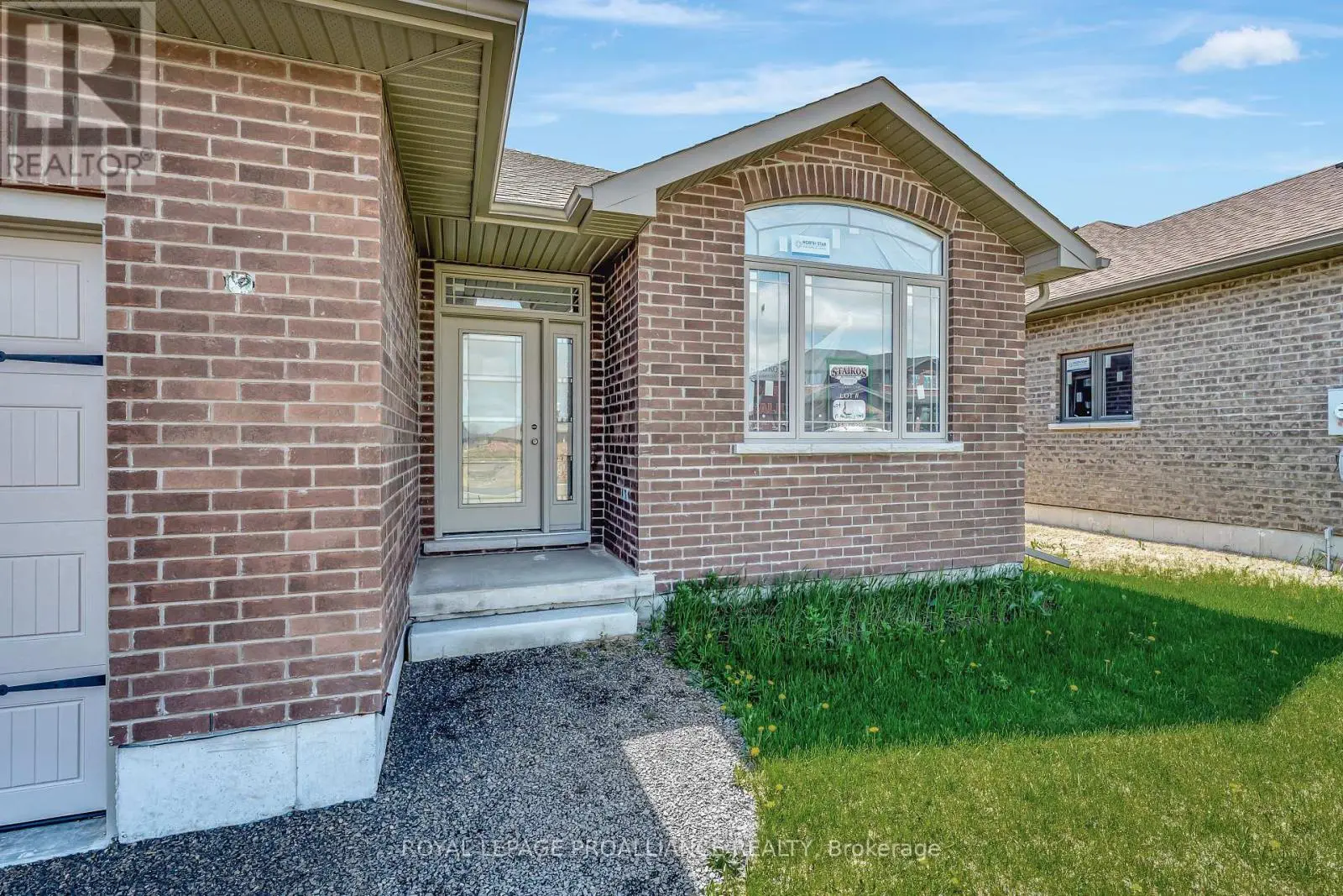 15 Andrew Crescent, Quinte West, Ontario  K8V 0K1 - Photo 3 - X12144245