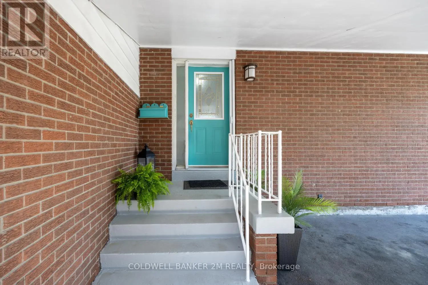 246 Harmony Road N, Oshawa, Ontario  L1G 6L5 - Photo 2 - E12160374