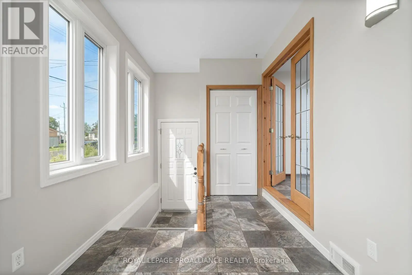 66 North Park Gardens, Belleville, Ontario  K8P 2M3 - Photo 3 - X12160091