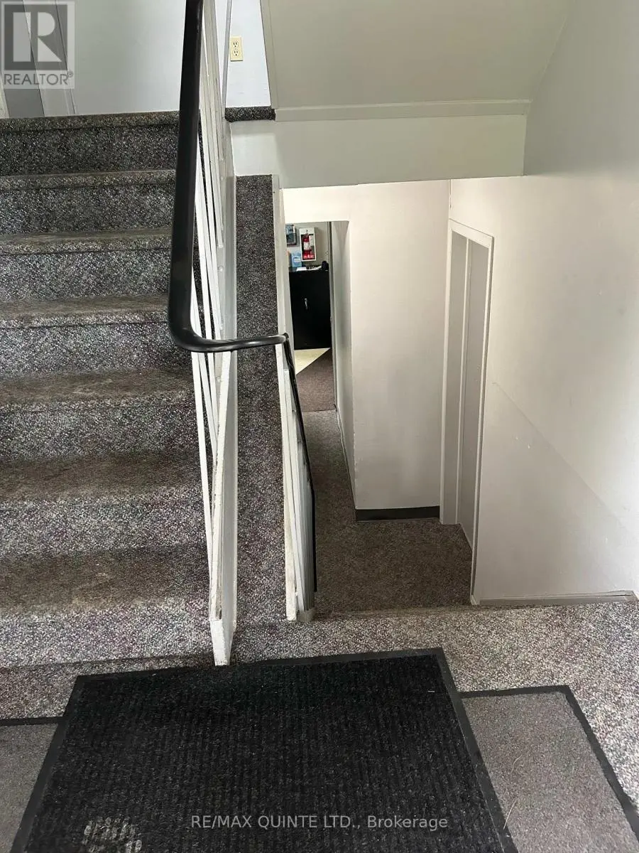 5 - 29 Mcnichol Avenue, Quinte West, Ontario  K8V 2R5 - Photo 2 - X12160246