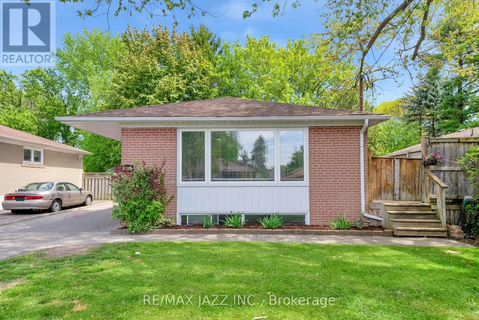 1003 Centre Street N, Whitby, Ontario  L1N 4V4 - Photo 3 - E12161500
