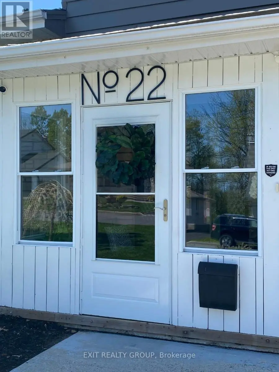 22 Joyce Crescent, Belleville, Ontario  K8N 1Y5 - Photo 2 - X12155152
