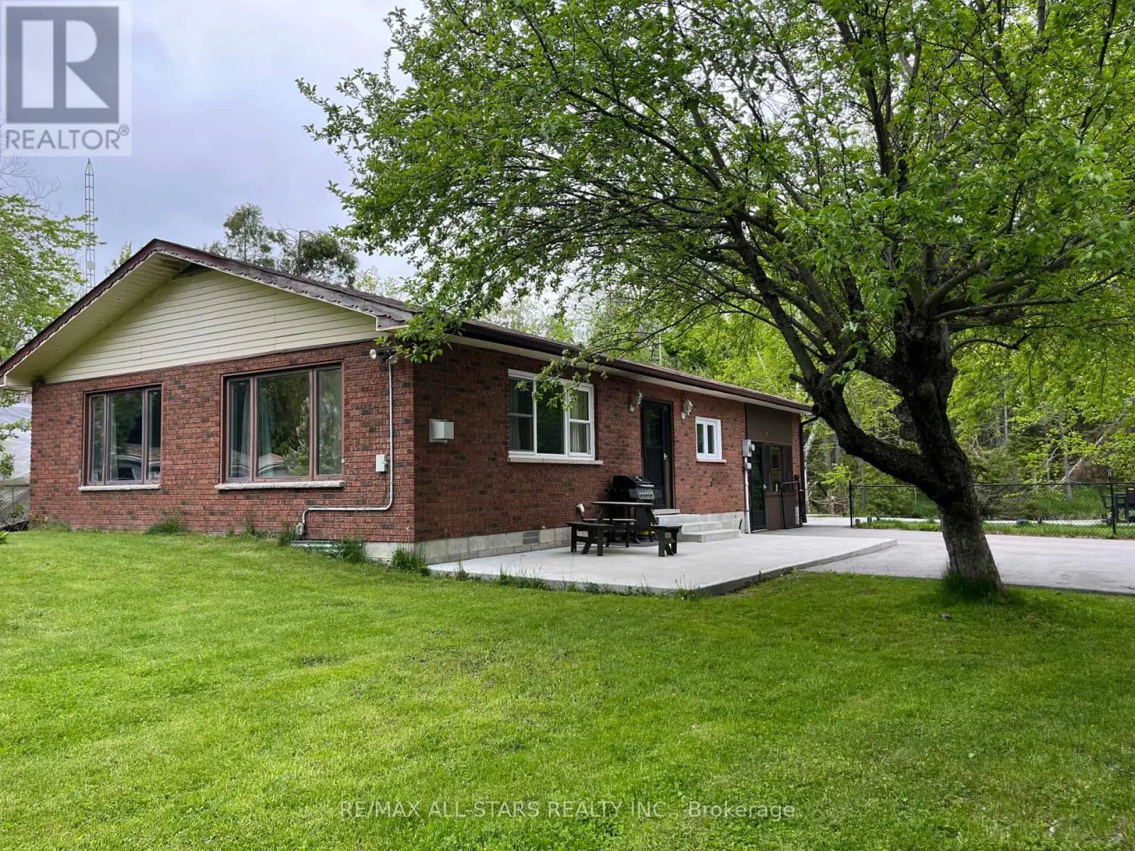 21 Sackitt Road, Kawartha Lakes, Ontario  K0M 1N0 - Photo 1 - X12162073