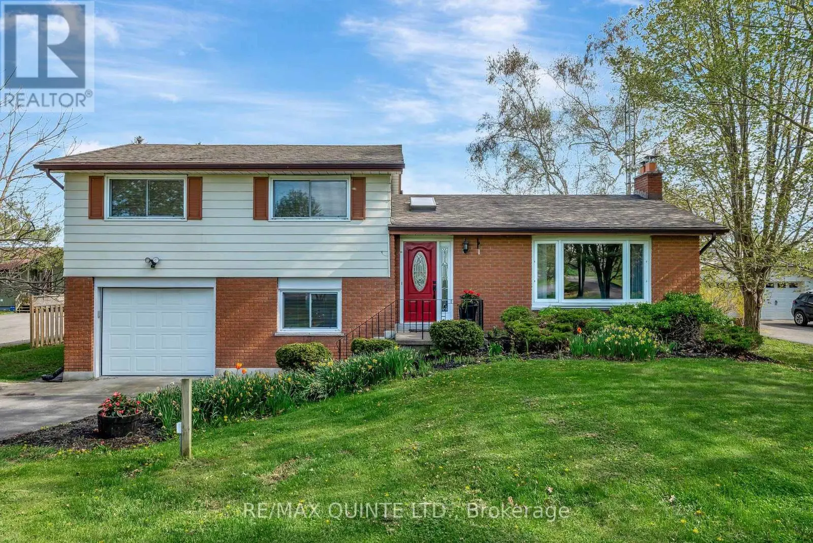 17035 Loyalist Parkway, Prince Edward County, Ontario  K0K 3L0 - Photo 3 - X12160890