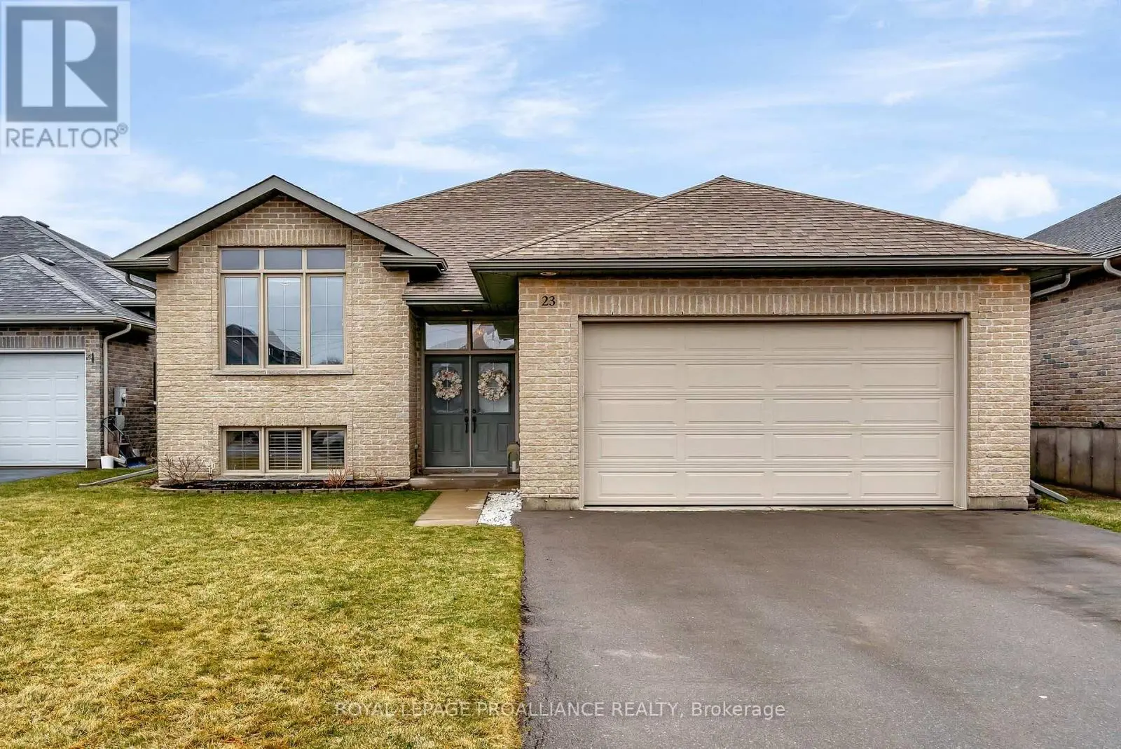 23 Freedom Crescent, Quinte West, Ontario  K8V 0C1 - Photo 2 - X12163098