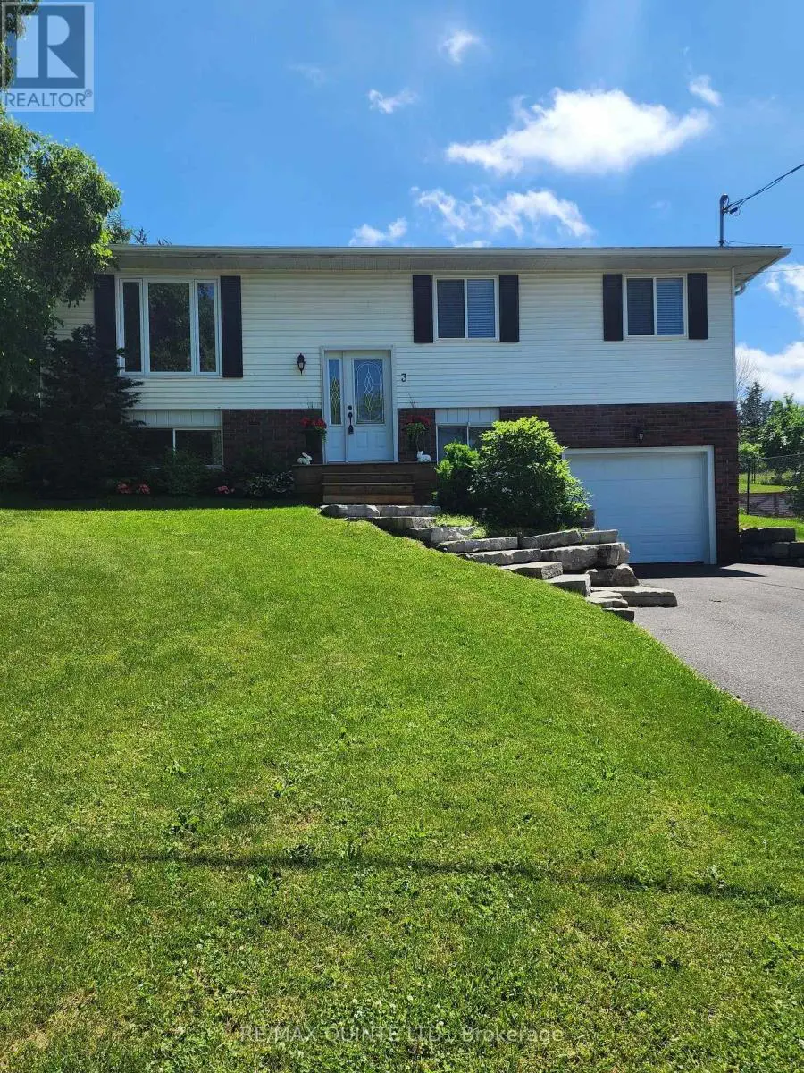 3 Cumberland Street, Prince Edward County, Ontario  K0K 2T0 - Photo 2 - X12163172