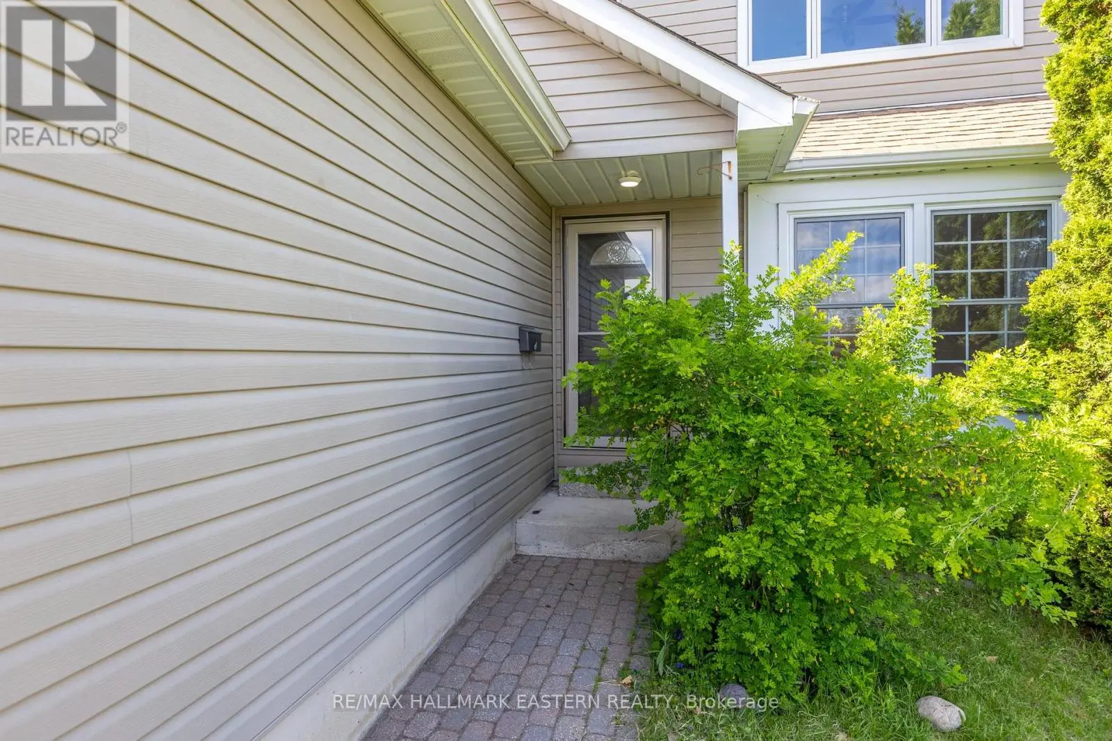 1118 Huntington Circle, Peterborough West, Ontario  K9K 2A8 - Photo 2 - X12163519