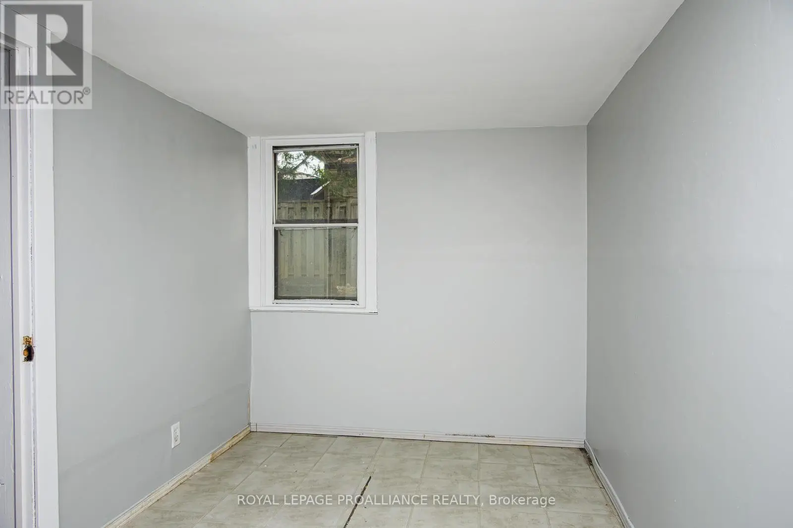 B - 83 Lorne Avenue, Quinte West, Ontario  K8V 5B8 - Photo 3 - X12163662