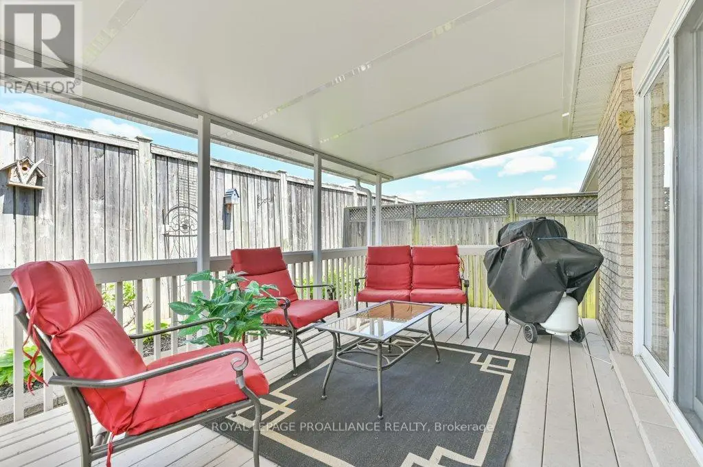60 Hemlock Crescent, Belleville, Ontario  K8N 5Y2 - Photo 3 - X12163929