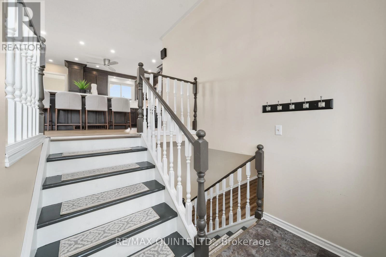 94 Cloverleaf Drive, Belleville, Ontario K8N 4Z5 - Photo 4 - X12163990