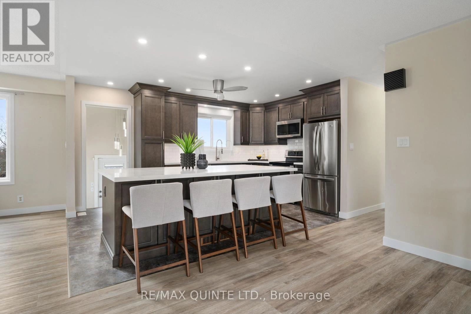 94 Cloverleaf Drive, Belleville, Ontario K8N 4Z5 - Photo 5 - X12163990