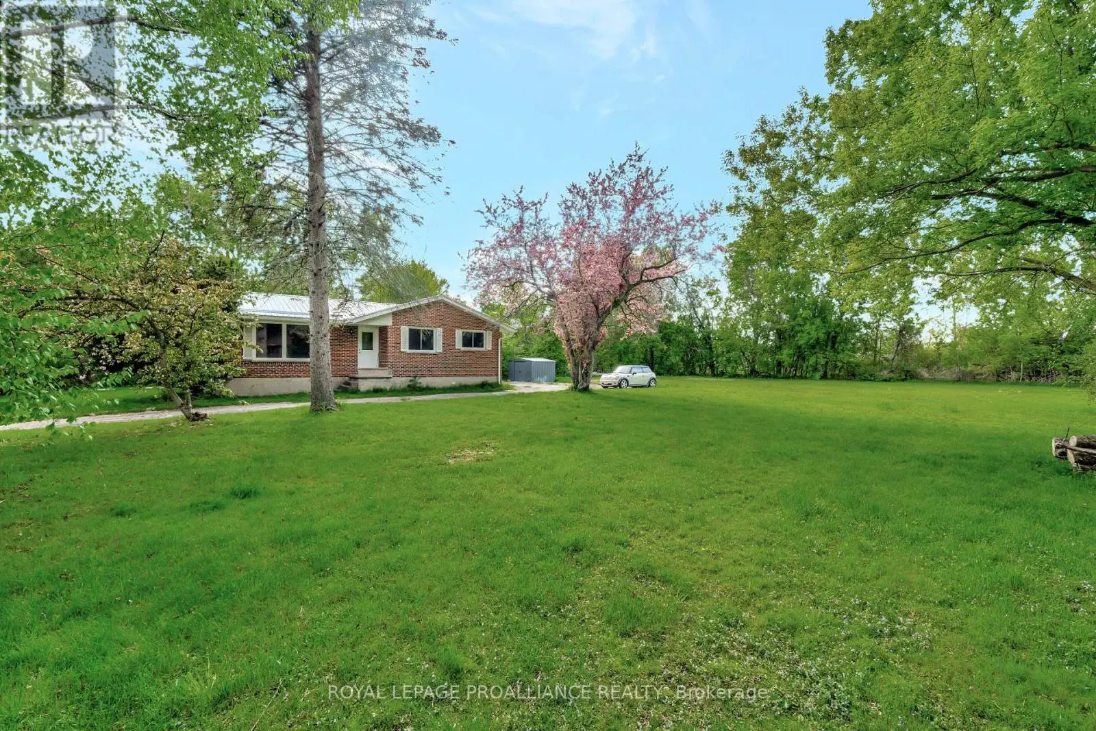 709 Old Highway 2 Highway, Quinte West, Ontario  K8V 5P5 - Photo 1 - X12164789