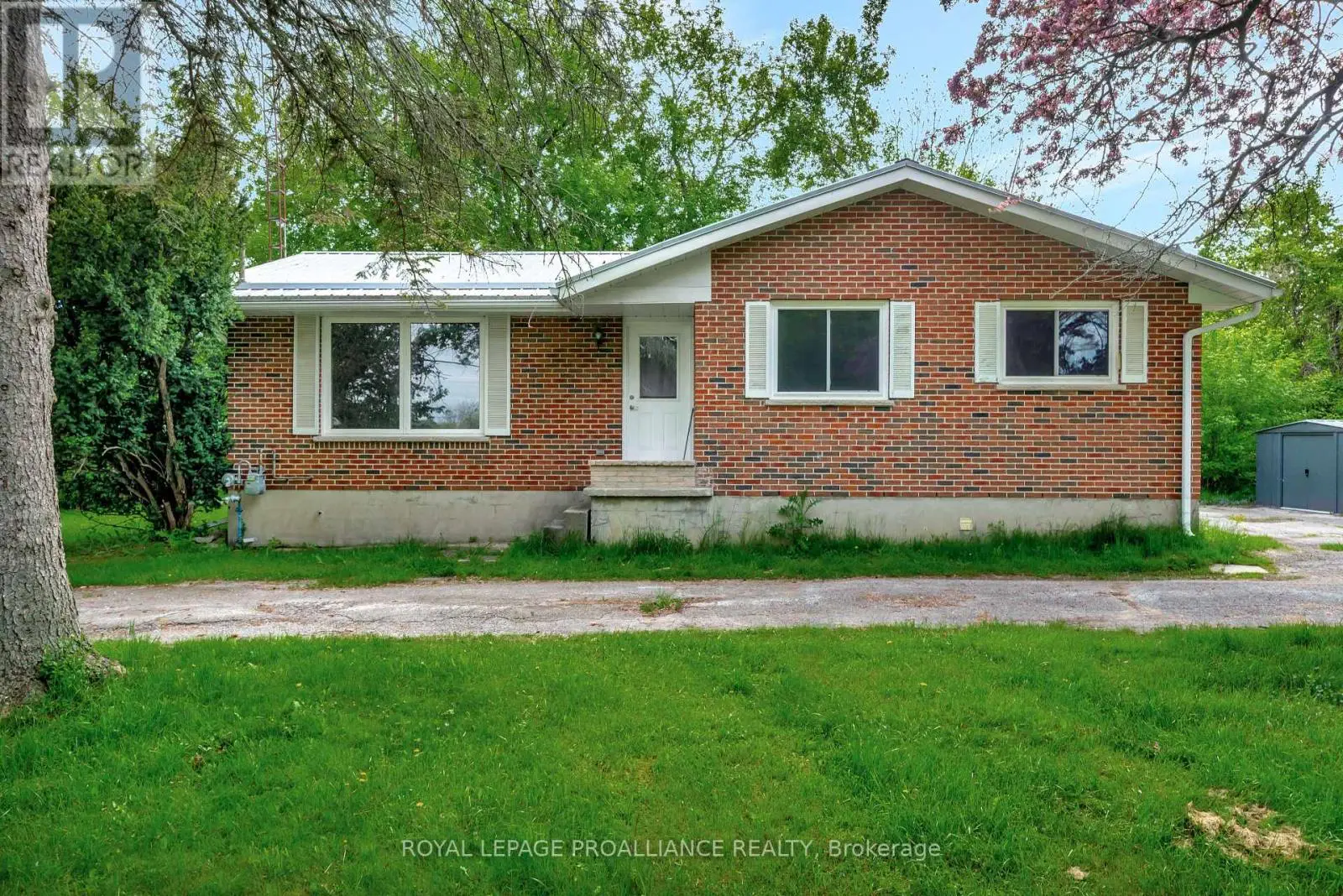 709 Old Highway 2 Highway, Quinte West, Ontario  K8V 5P5 - Photo 2 - X12164789