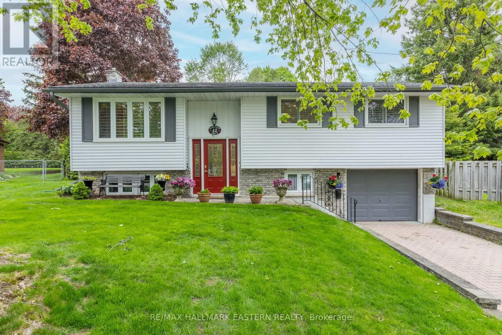 42 Parkview Drive, Peterborough North, Ontario  K9H 5M6 - Photo 1 - X12165243