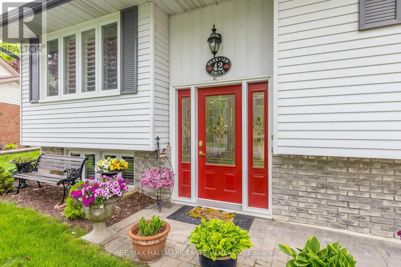 42 Parkview Drive, Peterborough North, Ontario  K9H 5M6 - Photo 2 - X12165243