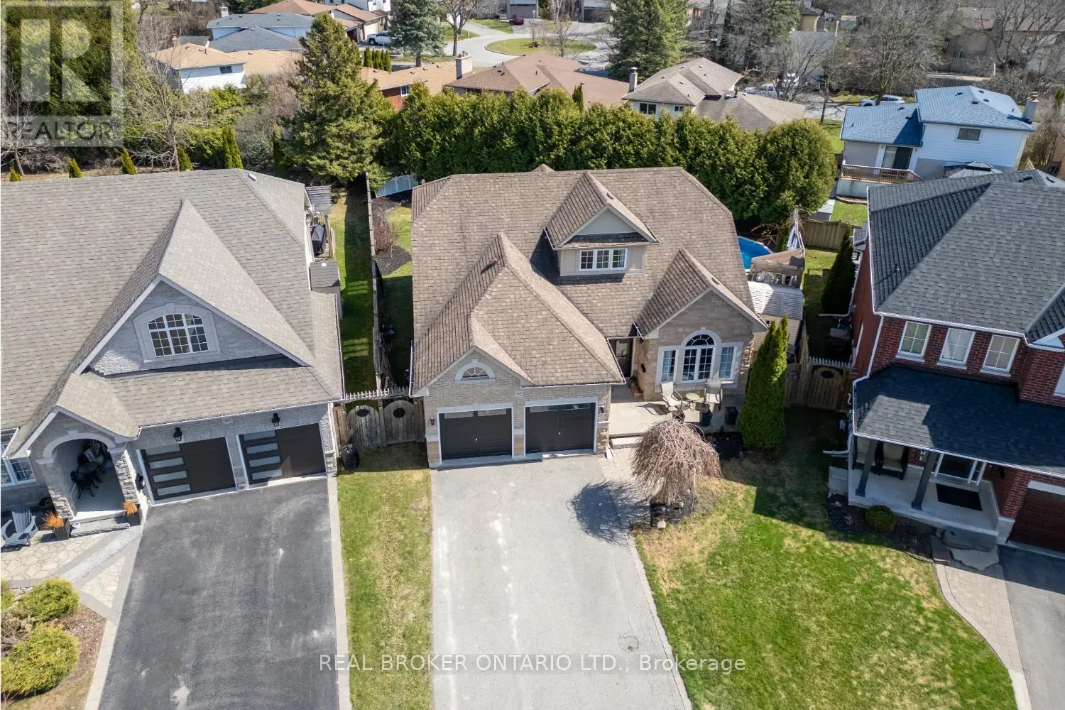 916 Barbados Street, Oshawa, Ontario  L1J 0A5 - Photo 2 - E12165339