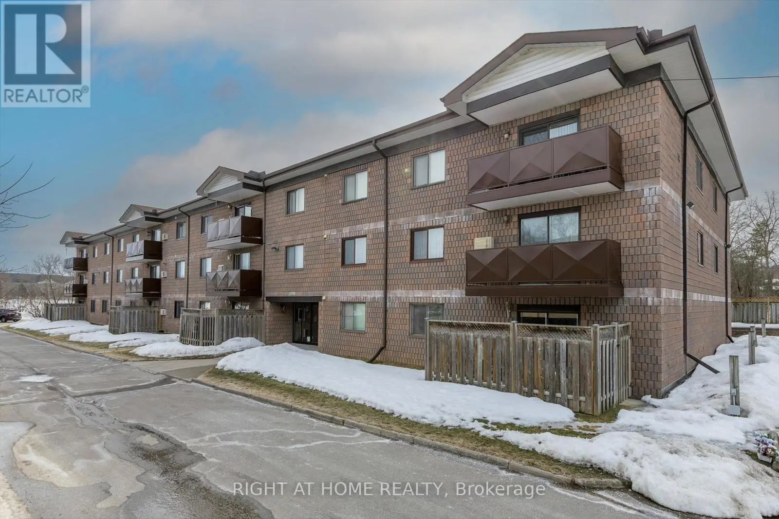 208 - 795 Sherbrooke Street, Peterborough West, Ontario  K9J 2R2 - Photo 1 - X12165777