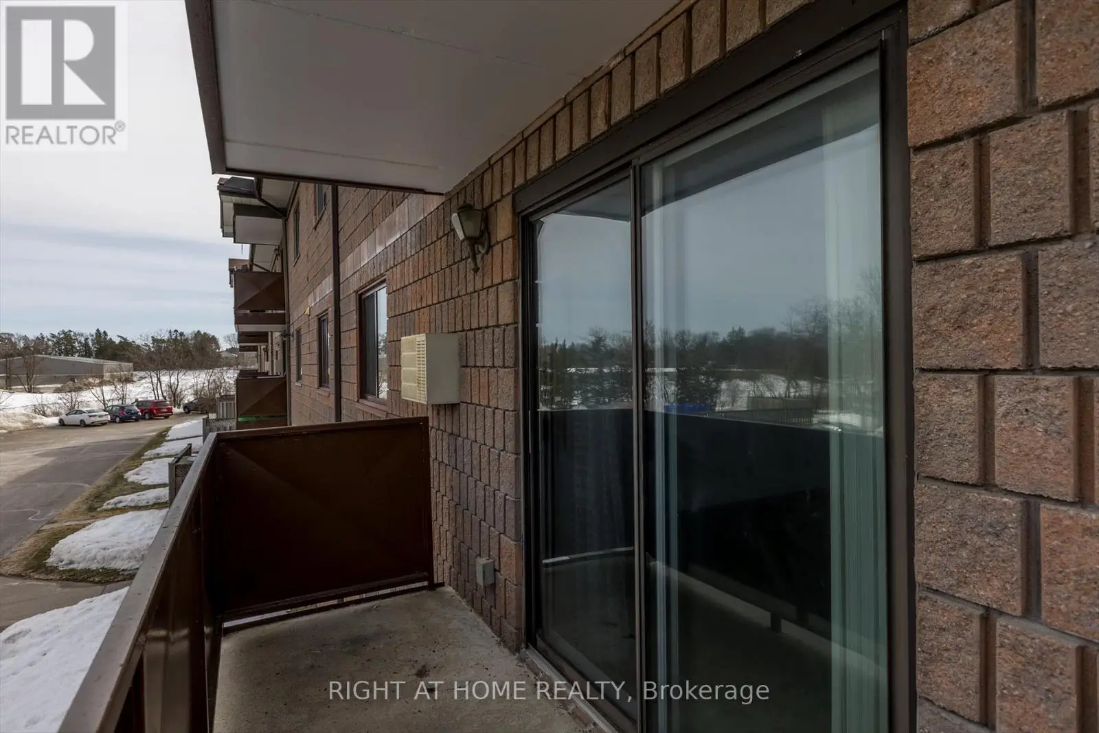 208 - 795 Sherbrooke Street, Peterborough West, Ontario  K9J 2R2 - Photo 3 - X12165777