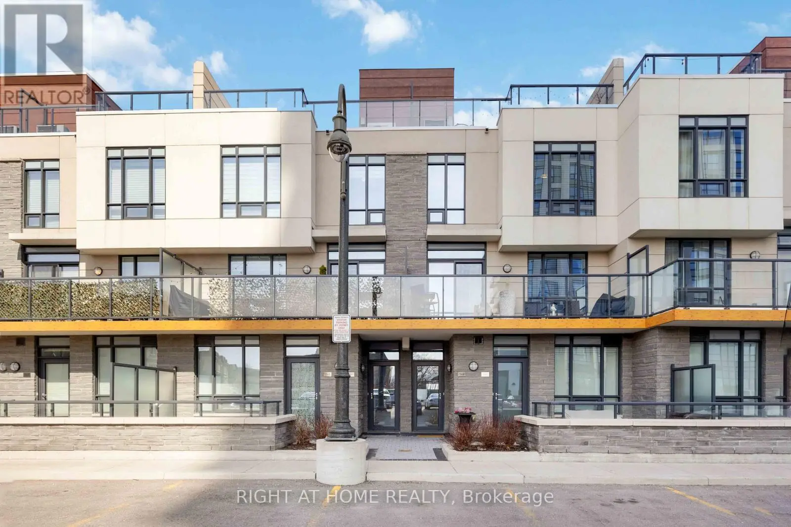 Th 8 - 1245 Bayly Street, Pickering, Ontario  L1W 0B5 - Photo 1 - E12120105
