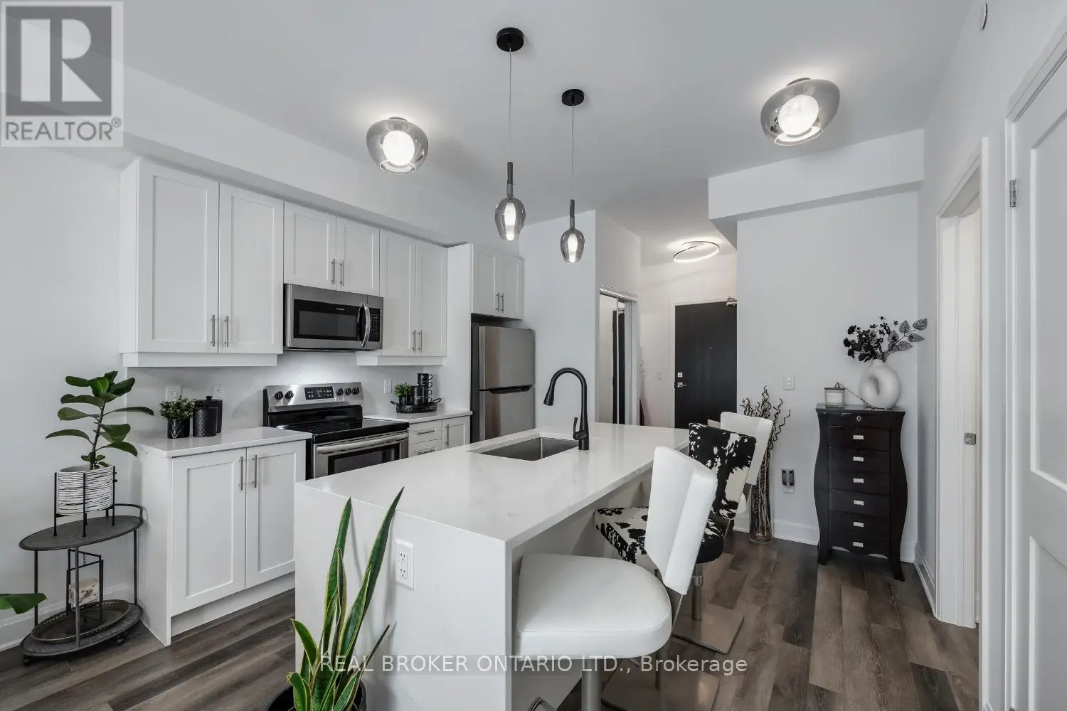 427 - 50 Lakebreeze Drive, Clarington, Ontario  L1B 0V9 - Photo 1 - E12145879