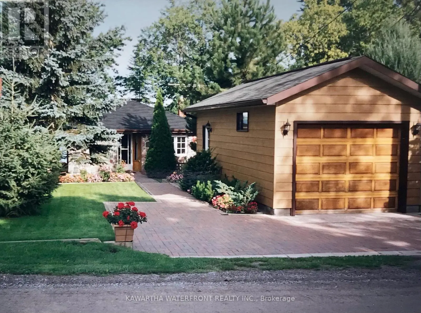 6 Oriole Road, Kawartha Lakes, Ontario  K0M 1N0 - Photo 2 - X12129842