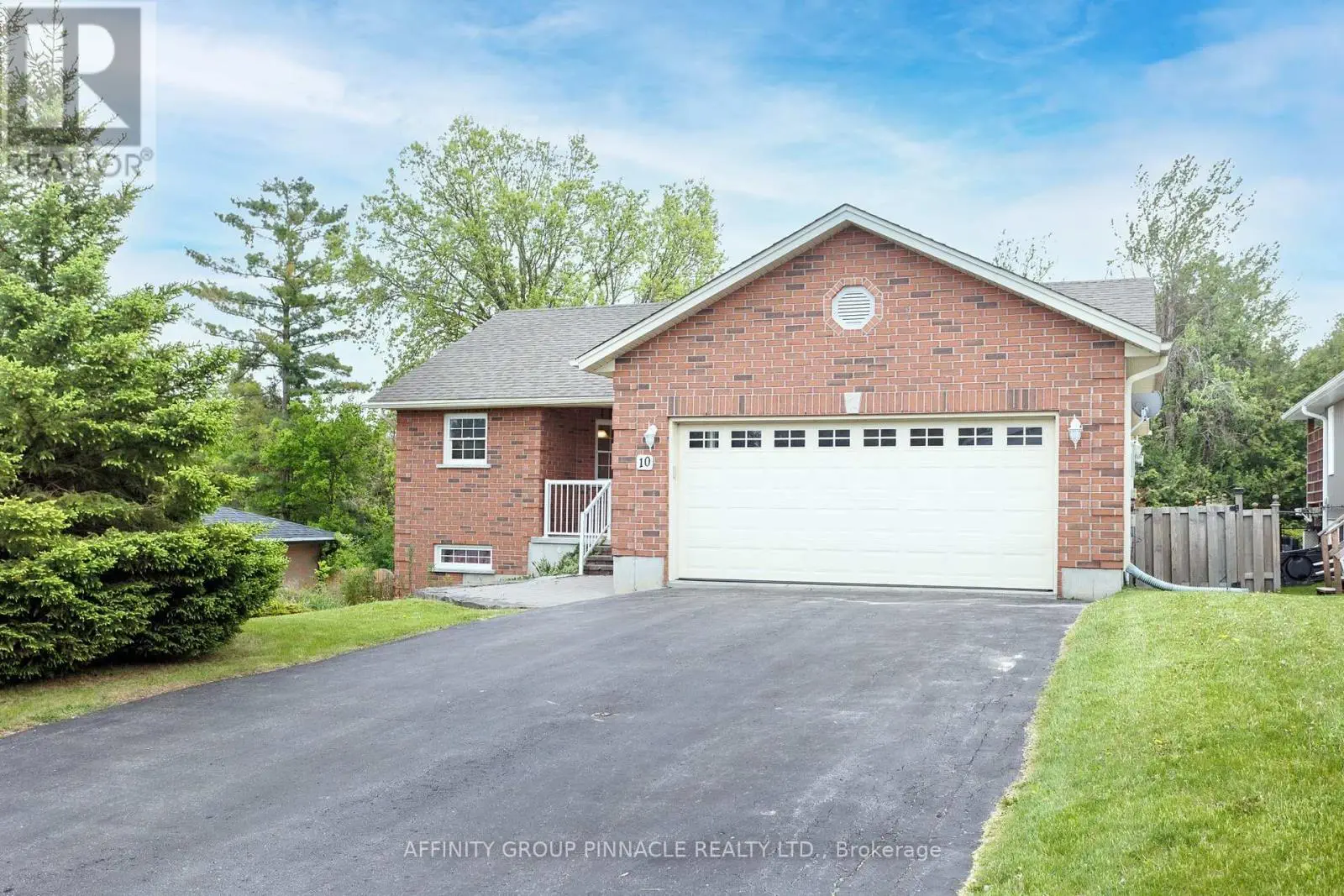 10 Champlain Boulevard, Kawartha Lakes, Ontario  K9V 0H9 - Photo 1 - X12168463