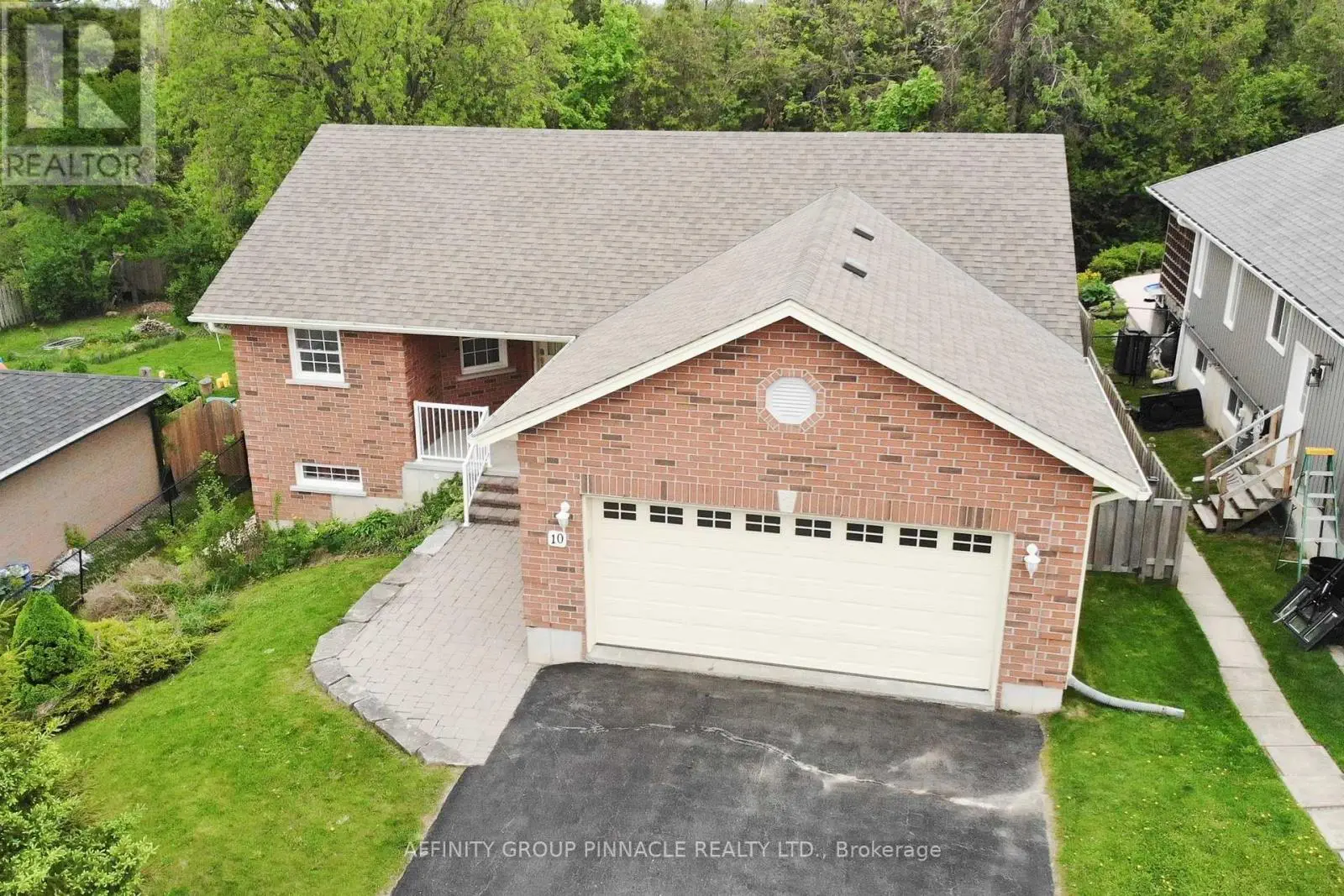 10 Champlain Boulevard, Kawartha Lakes, Ontario  K9V 0H9 - Photo 2 - X12168463