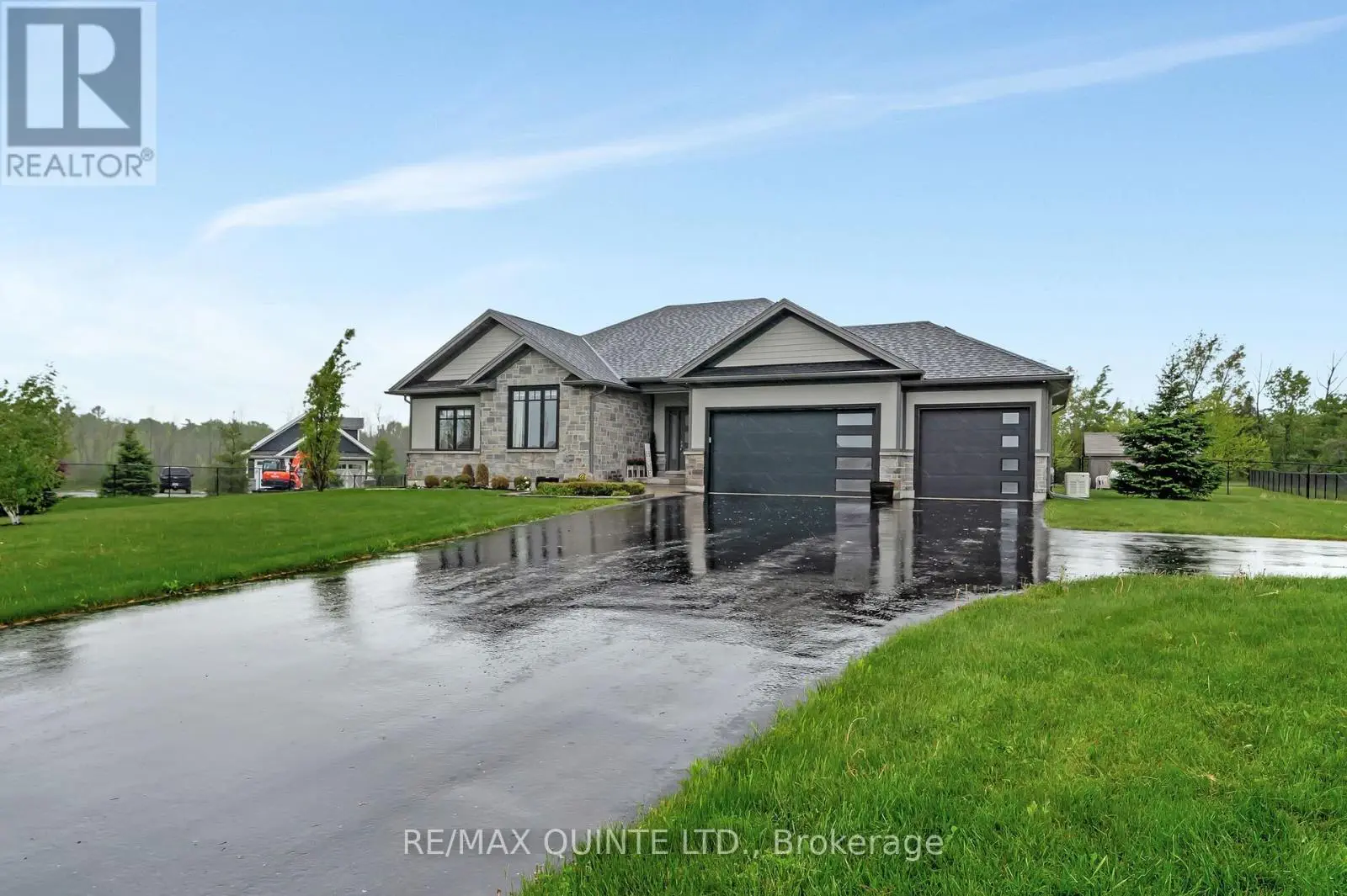 39 Woodland Trail, Prince Edward County, Ontario  K8N 4Z1 - Photo 2 - X12169988