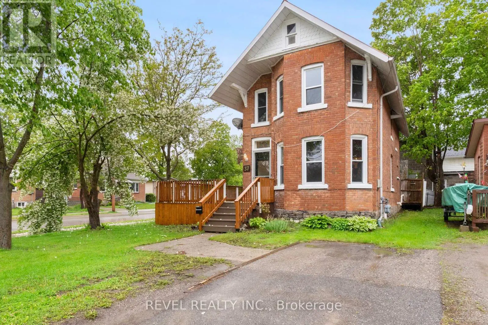 37 St Lawrence Street, Kawartha Lakes, Ontario  K9V 2K1 - Photo 1 - X12169659