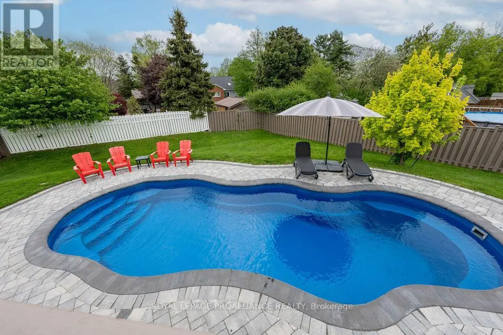 33 Butternut Court, Belleville, Ontario  K8P 0C5 - Photo 2 - X12170630