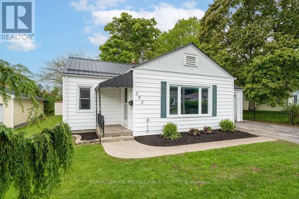 202 Maclellan Avenue, Quinte West, Ontario  K8V 5J4 - Photo 1 - X12170988