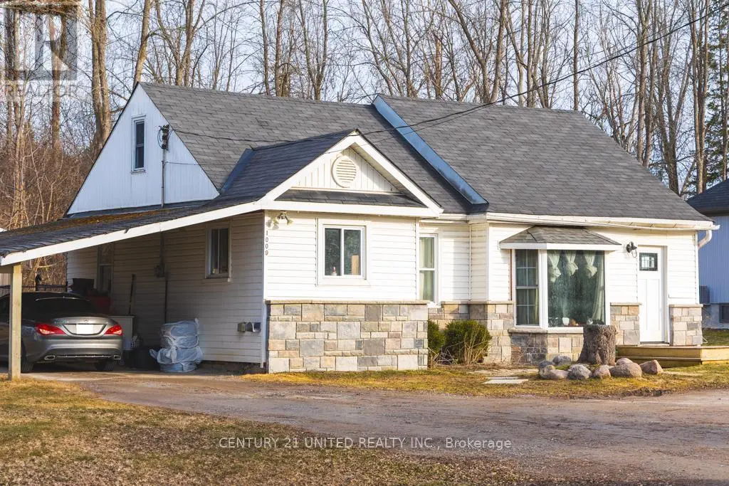1009 Ward Street, Selwyn, Ontario  K0L 1H0 - Photo 1 - X12171147