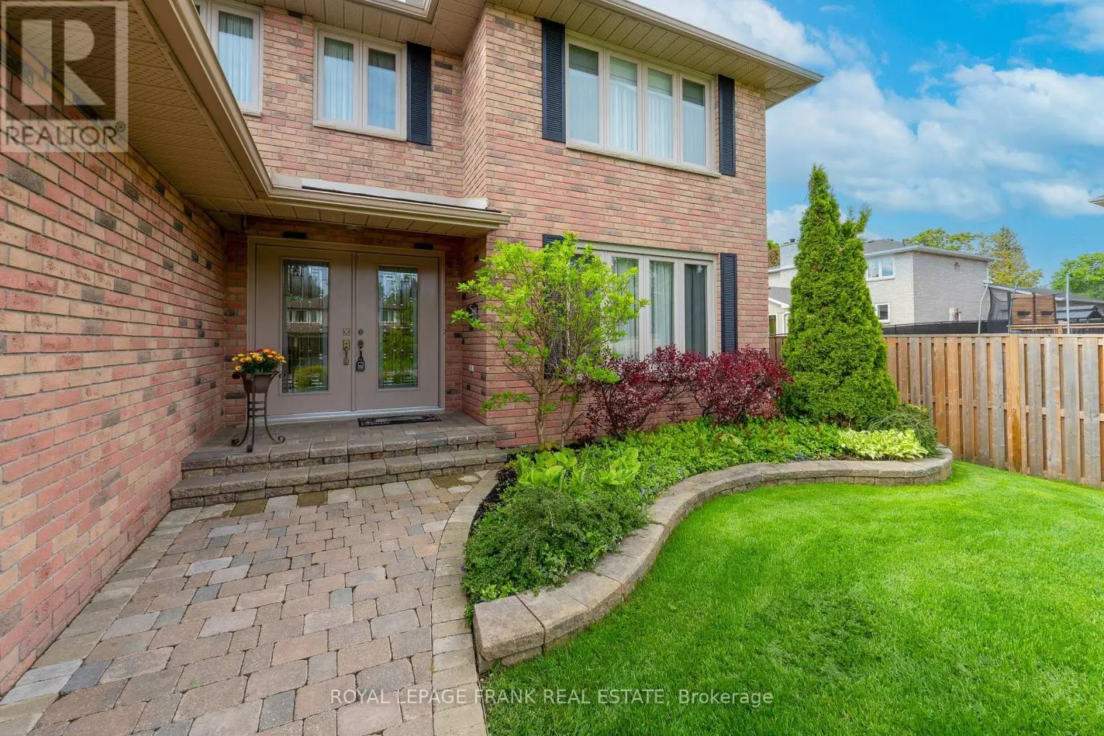 1 Dunsford Court, Kawartha Lakes, Ontario  K9V 5T3 - Photo 3 - X12139498