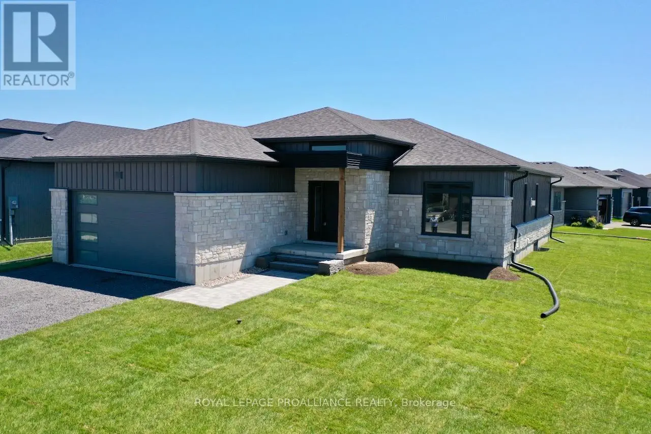 60 Hastings Park Drive, Belleville, Ontario  K8P 0H7 - Photo 1 - X12126142